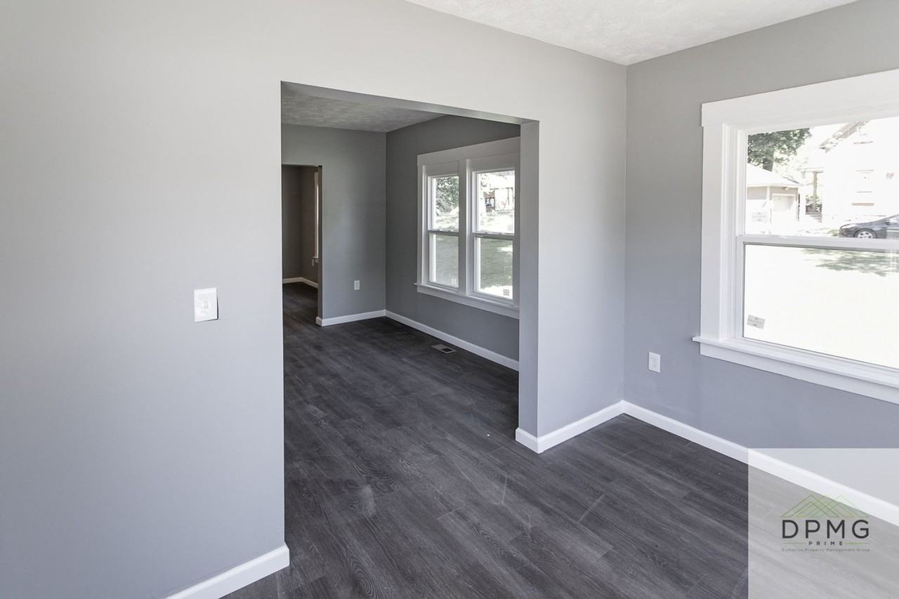 1011 N. Pine St. - Photo 3 of 18