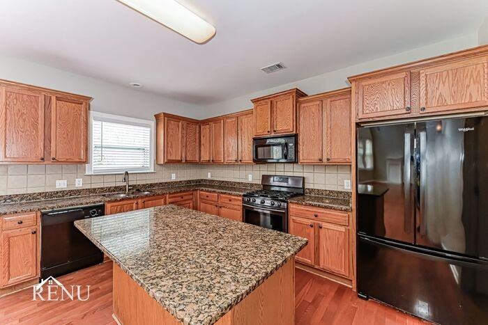 2336 Mcintosh Dr - Photo 2 of 18