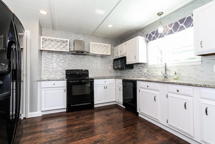 344 S Elm St - Photo 3 of 10