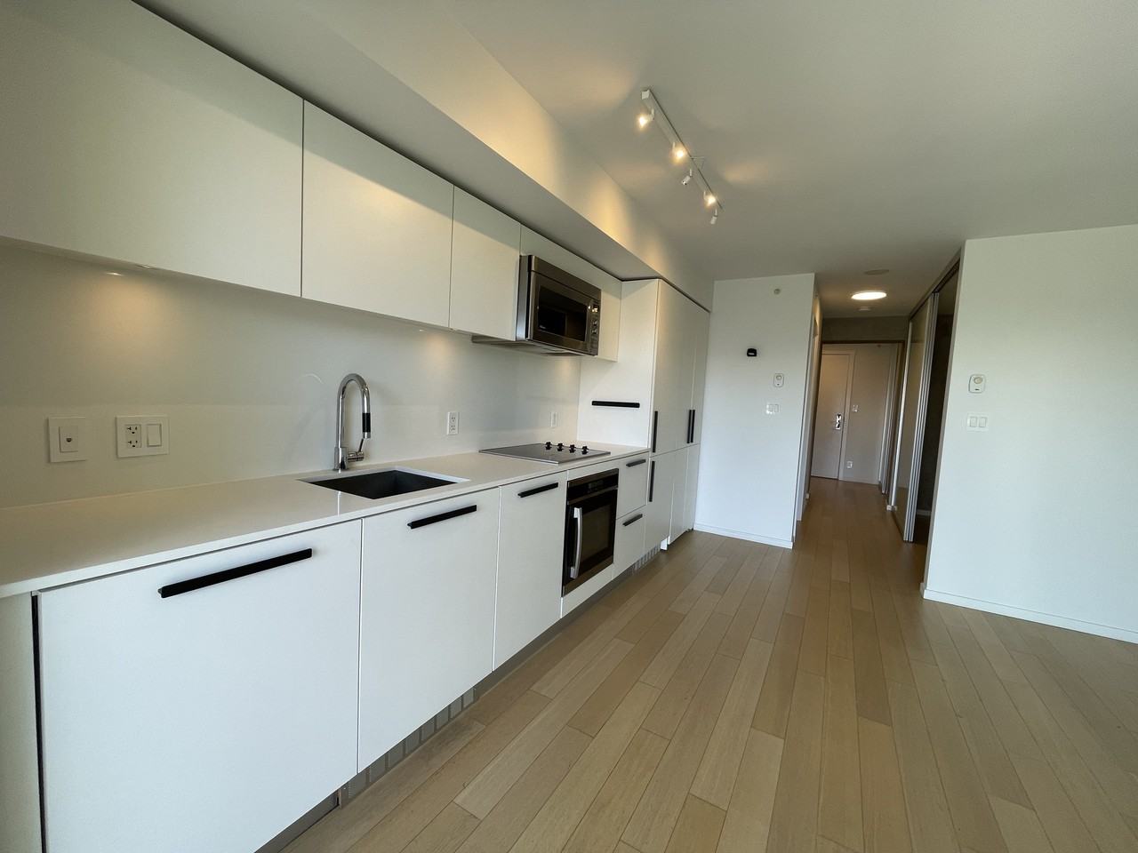 999 Seymour Street - Photo 7 of 26