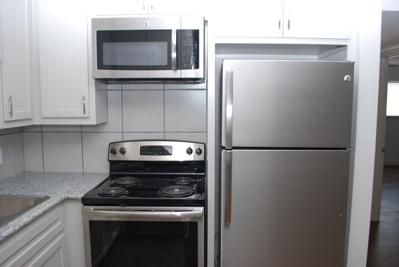 BlueBird Apartments - Photo 4 of 44