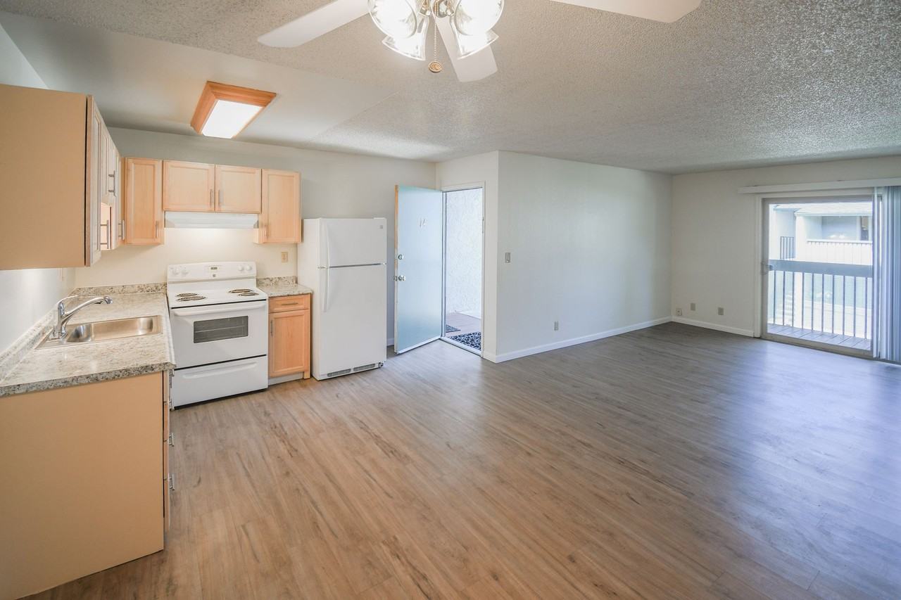 Emerald Bay Apartments - Photo 3 of 13