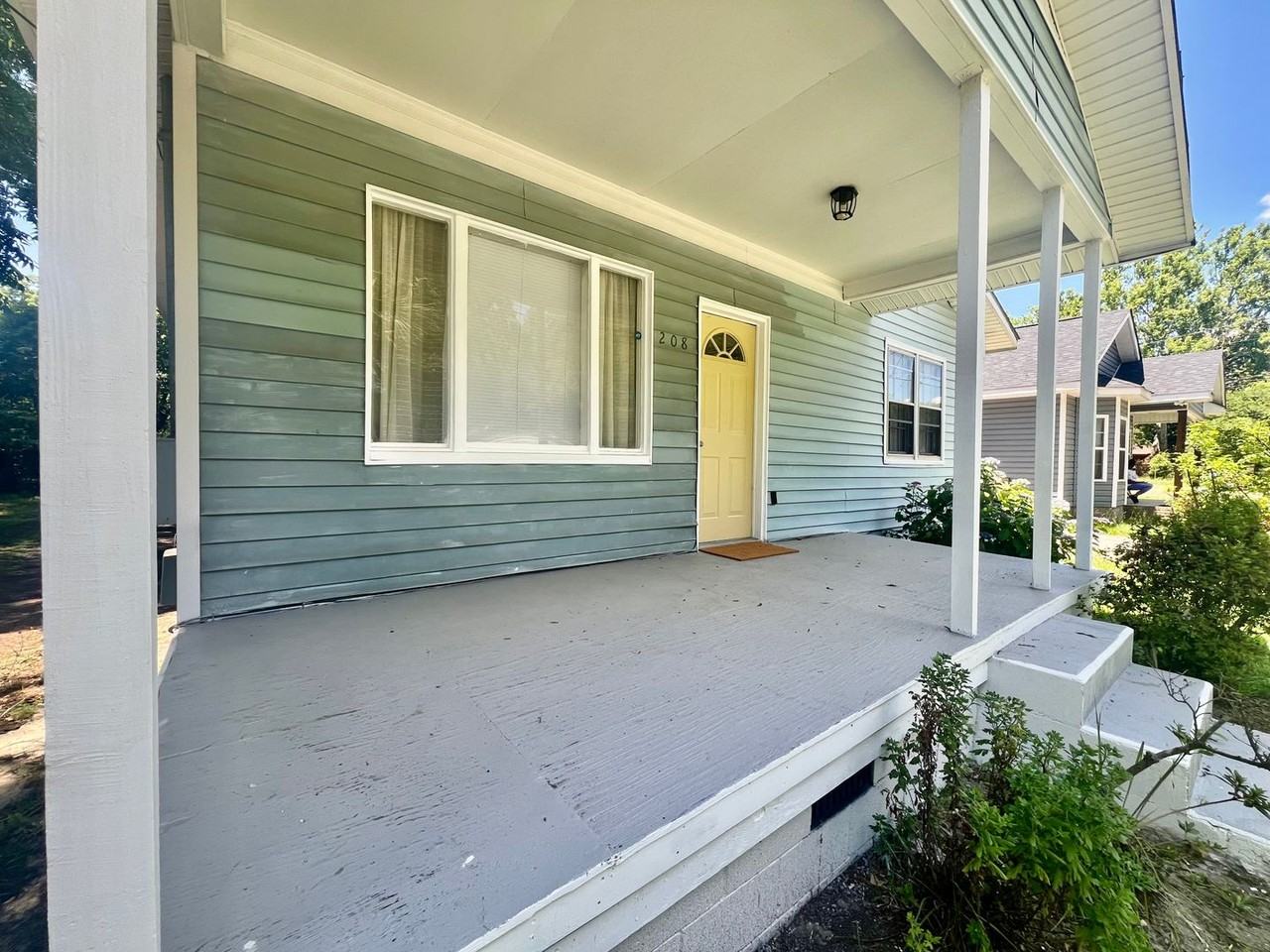 208 Brand St - Photo 2 of 13