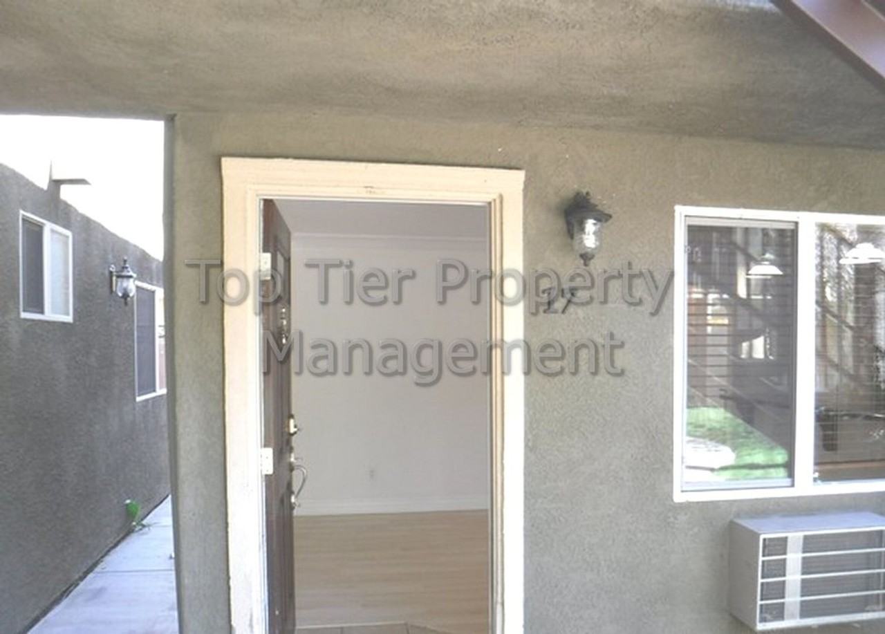 800 N Mollison Ave - Photo 2 of 11