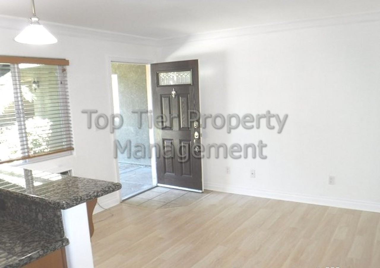 800 N Mollison Ave - Photo 3 of 11