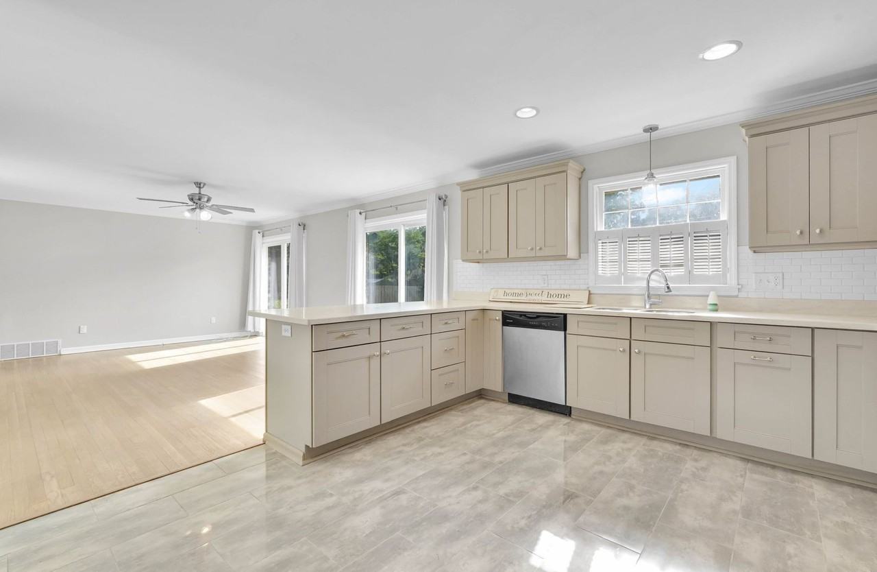 8315 Dale Dr - Photo 3 of 27