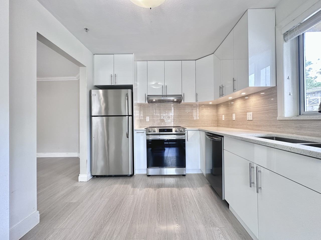 2551 Parkview Lane #204 - Photo 7 of 17