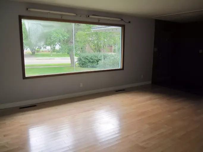 10944 54 Ave Nw - Photo 3 of 16