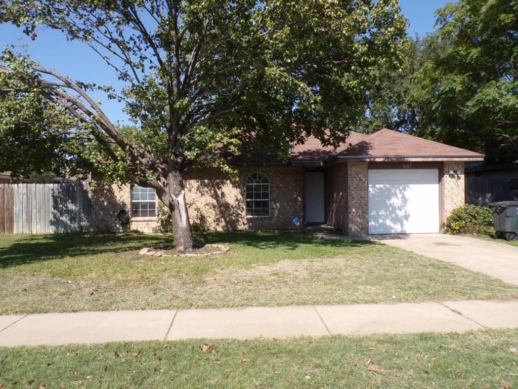 3607 Crescent Dr - Photo 2 of 28