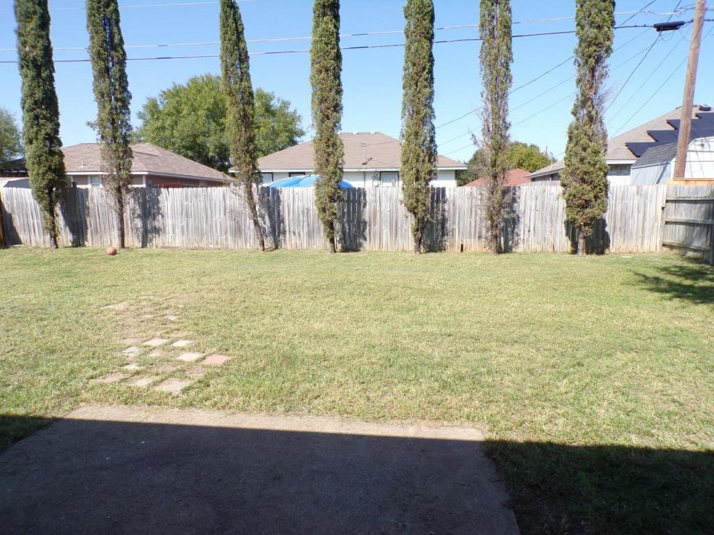 3607 Crescent Dr - Photo 3 of 28