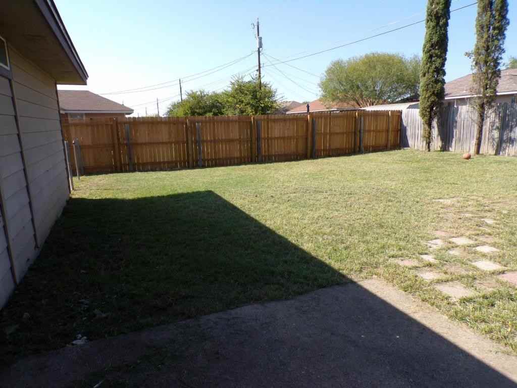 3607 Crescent Dr - Photo 4 of 28