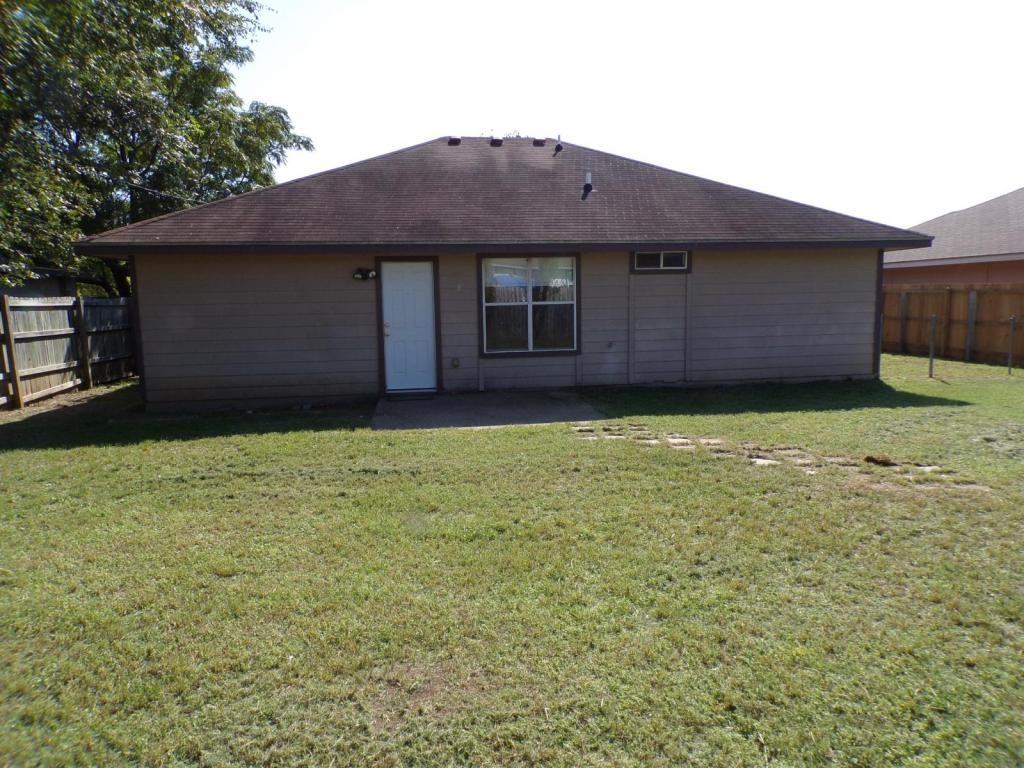 3607 Crescent Dr - Photo 5 of 28