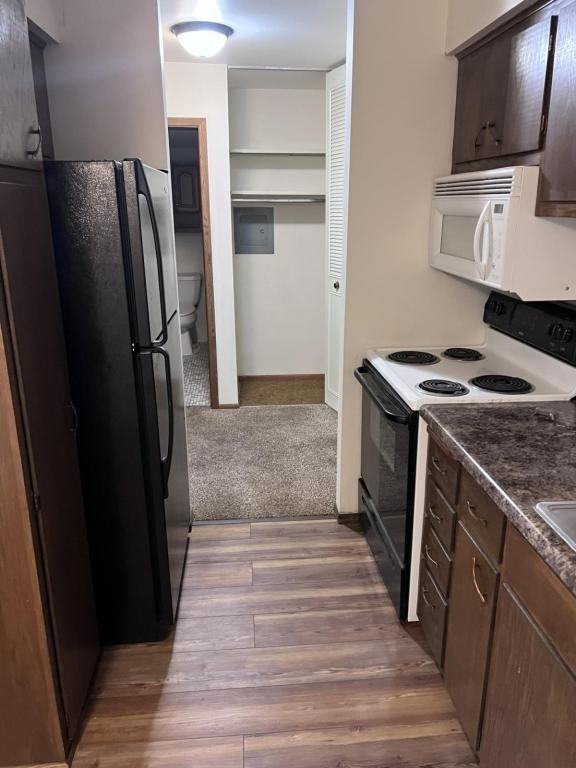 706 N 8th St - Photo 3 of 9