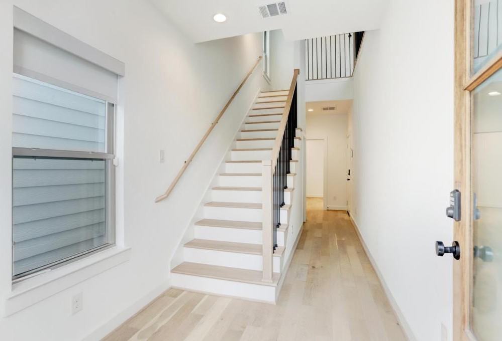 2715 Drew St - Photo 3 of 28