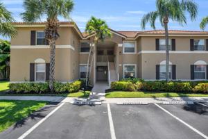 featured image of 6560 Huntington Lakes Cir #1