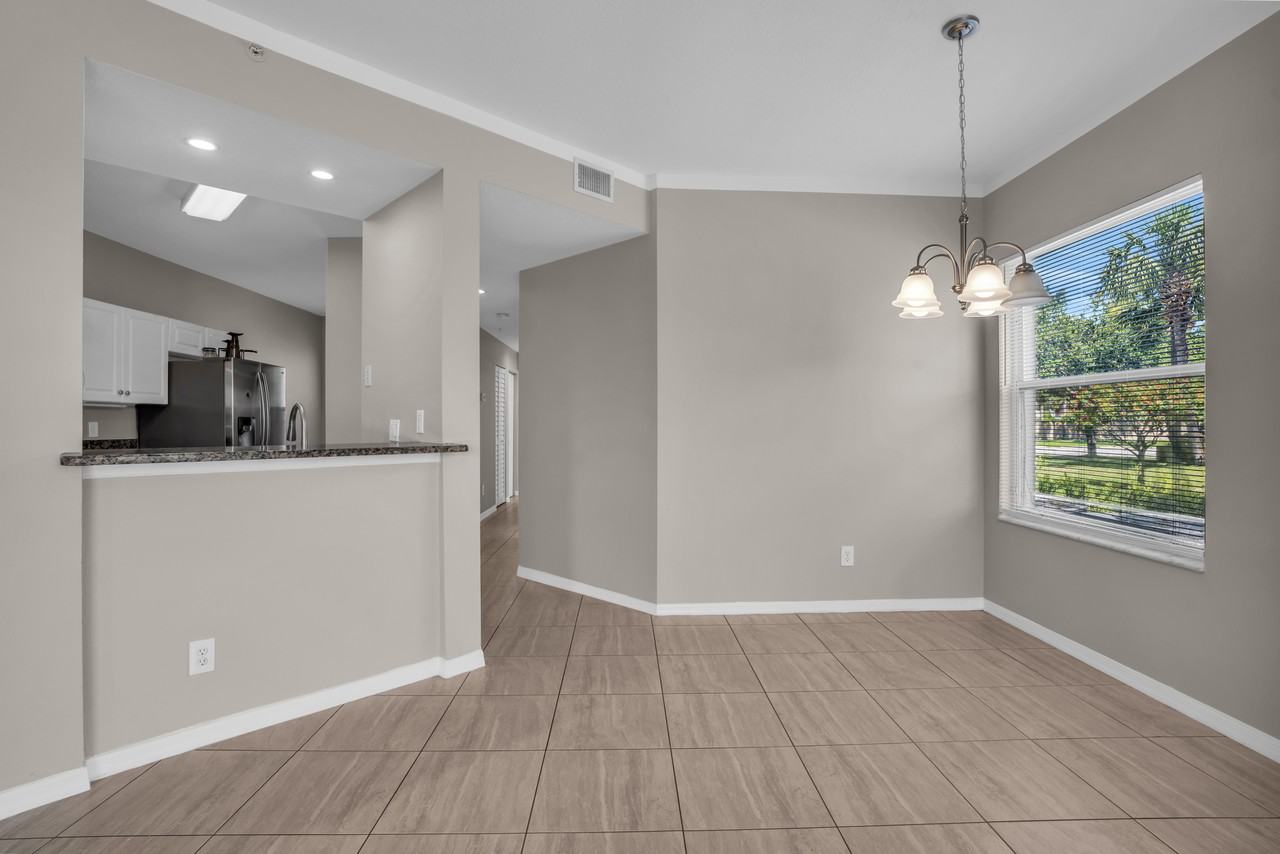 6560 Huntington Lakes Cir #1 - Photo 5 of 27