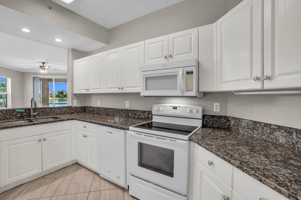 6560 Huntington Lakes Cir #1 - Photo 7 of 27