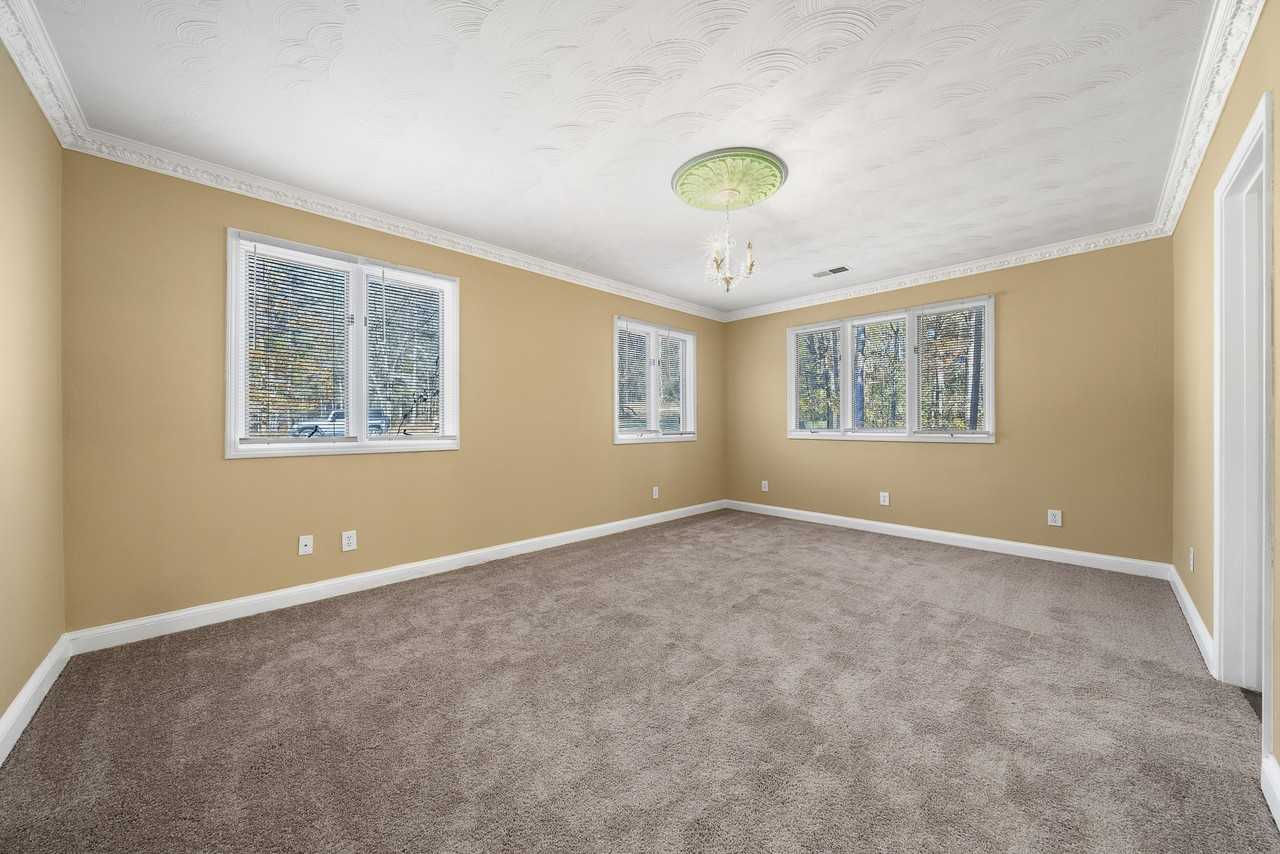 225 Wren Rd - Photo 7 of 39