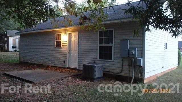 9709 Packard St - Photo 3 of 4