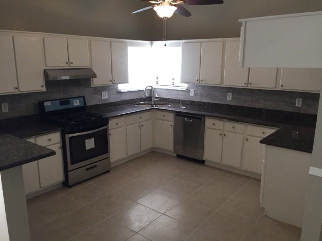 1605 Cezanne Cir - Photo 6 of 13