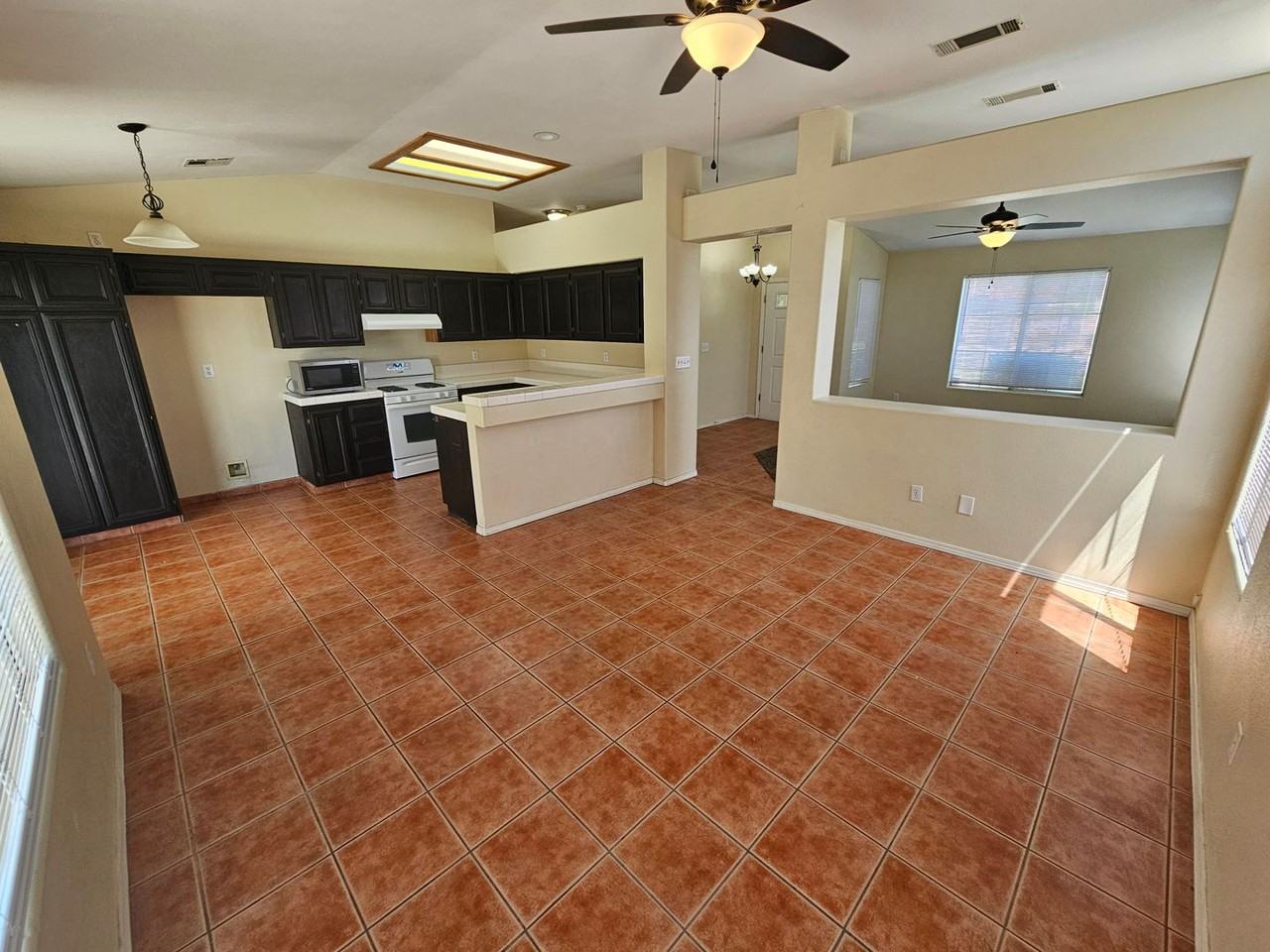 8703 Kayak Dr - Photo 3 of 9