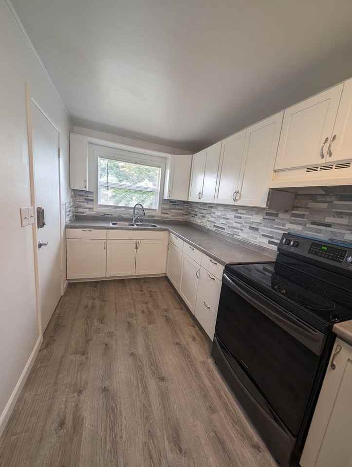 1910 Northeast Sylvan Way - Photo 6 of 14