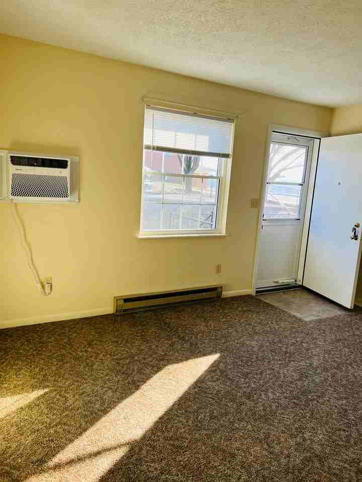 211 Rockingham Dr Apt H - Photo 3 of 7