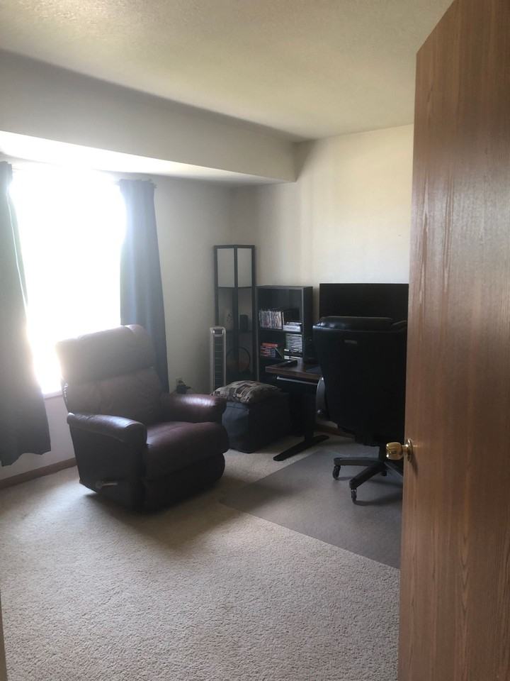 321 S Mountin Dr - Photo 2 of 43