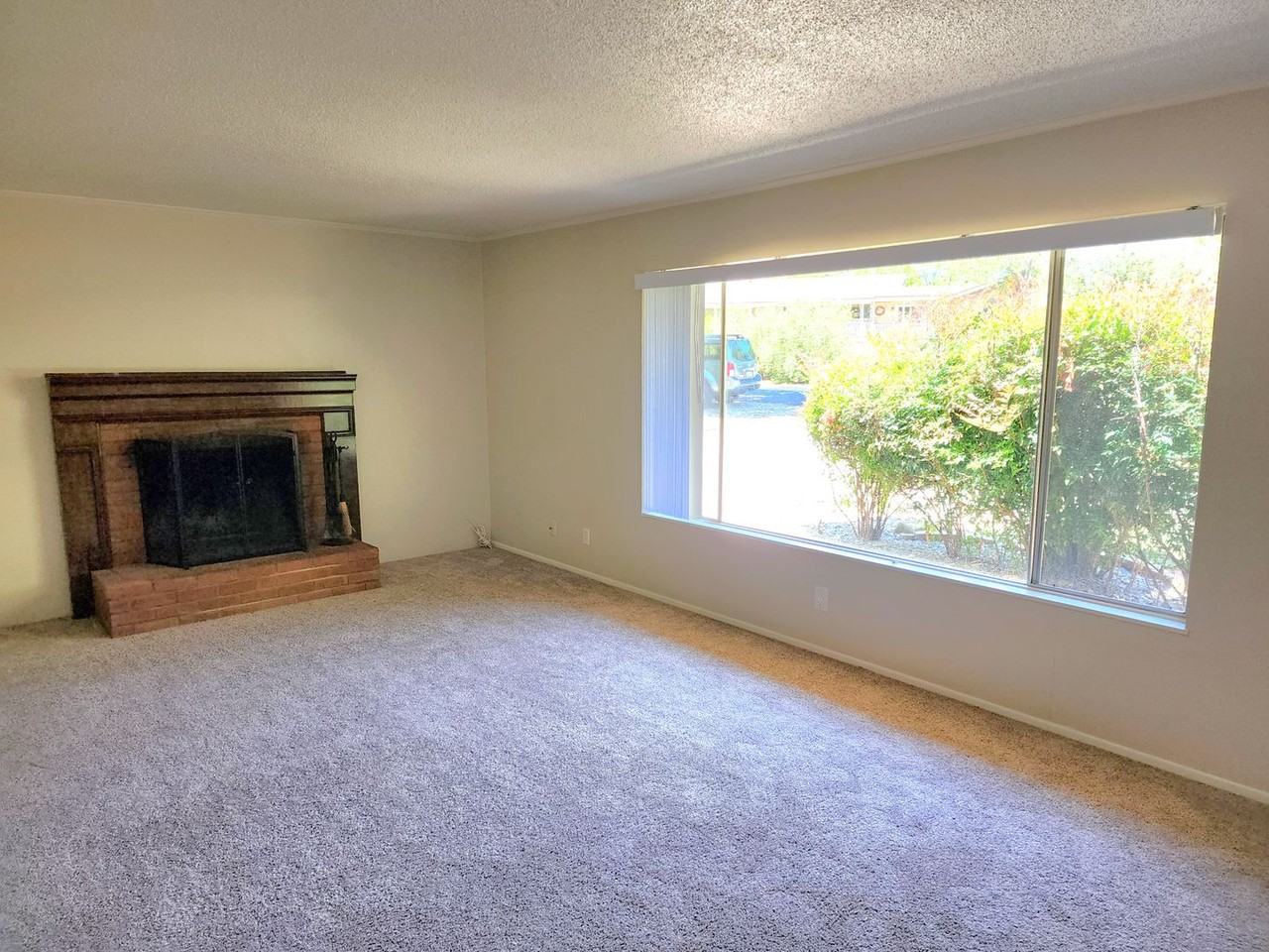 1271 Catarina St - Photo 3 of 27