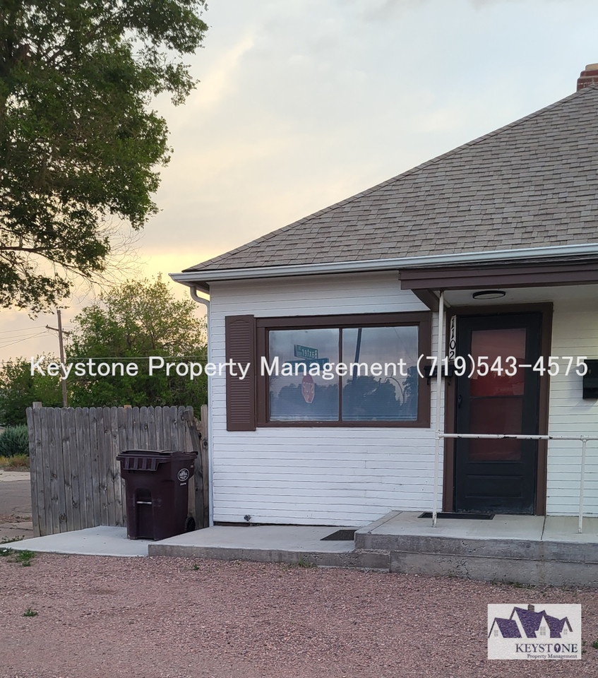 1102 W 16th St - Photo 2 of 14