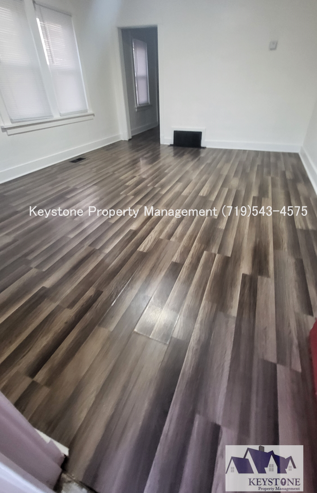 1102 W 16th St - Photo 3 of 14