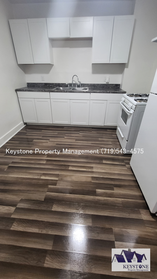 1102 W 16th St - Photo 5 of 14