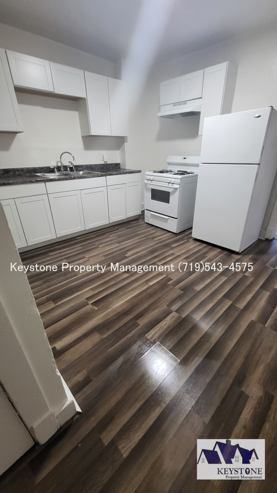 1102 W 16th St - Photo 6 of 14