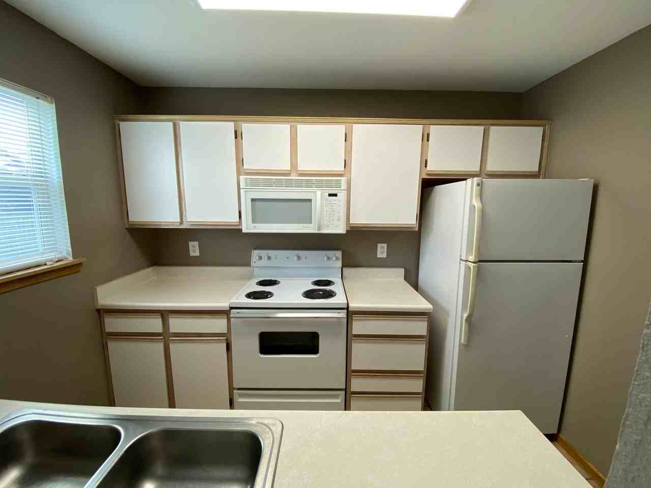 Updated Townhome,  Great Location - Photo 4 of 12