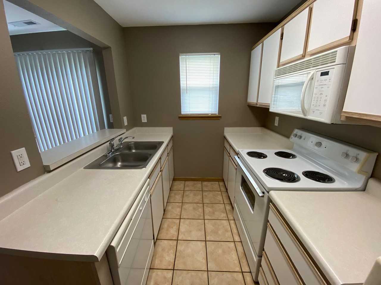 Updated Townhome,  Great Location - Photo 6 of 12