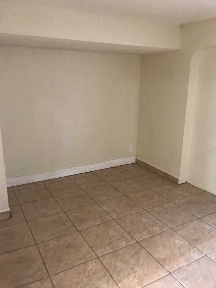 554 Nw 40th Ct - Photo 7 of 19