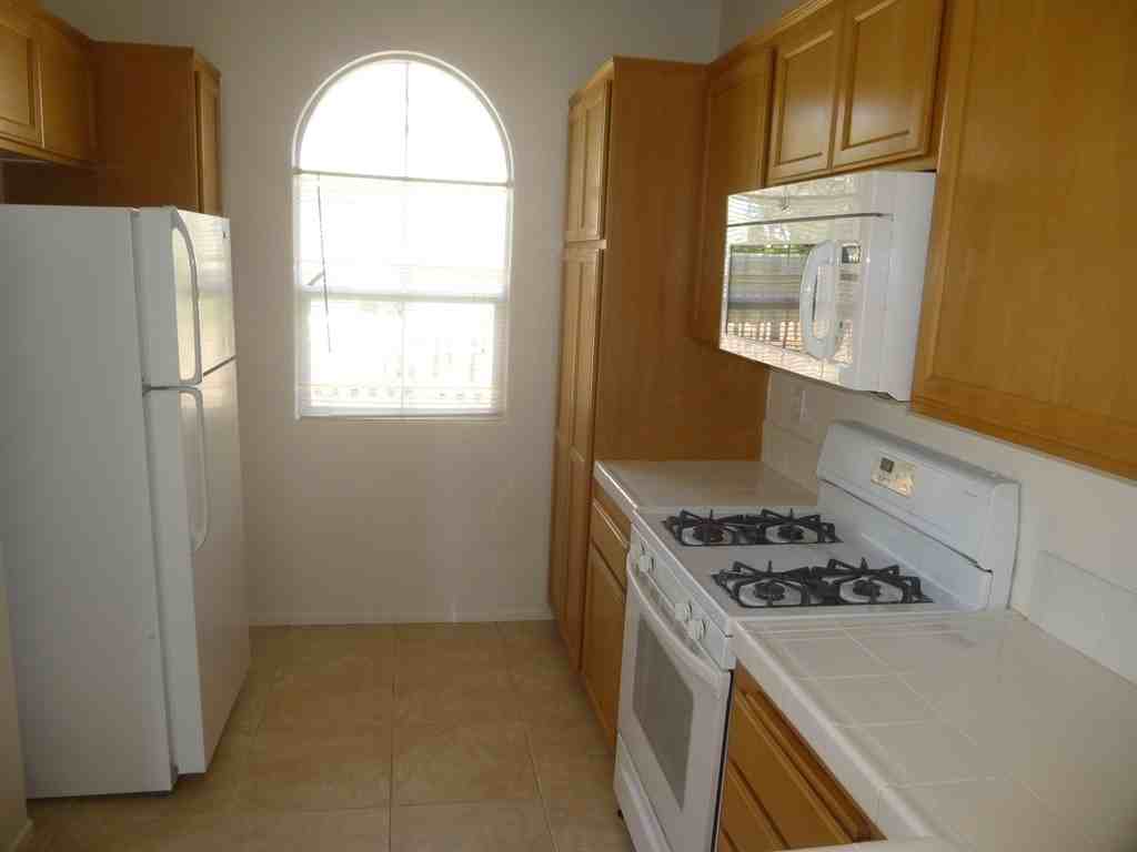 2327 Cottage Ln - Photo 3 of 21