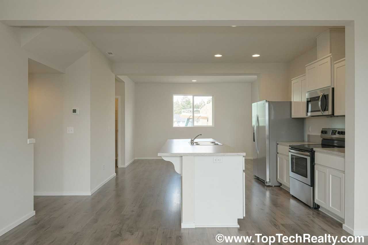 7777 Nw Spirea St - Photo 7 of 25