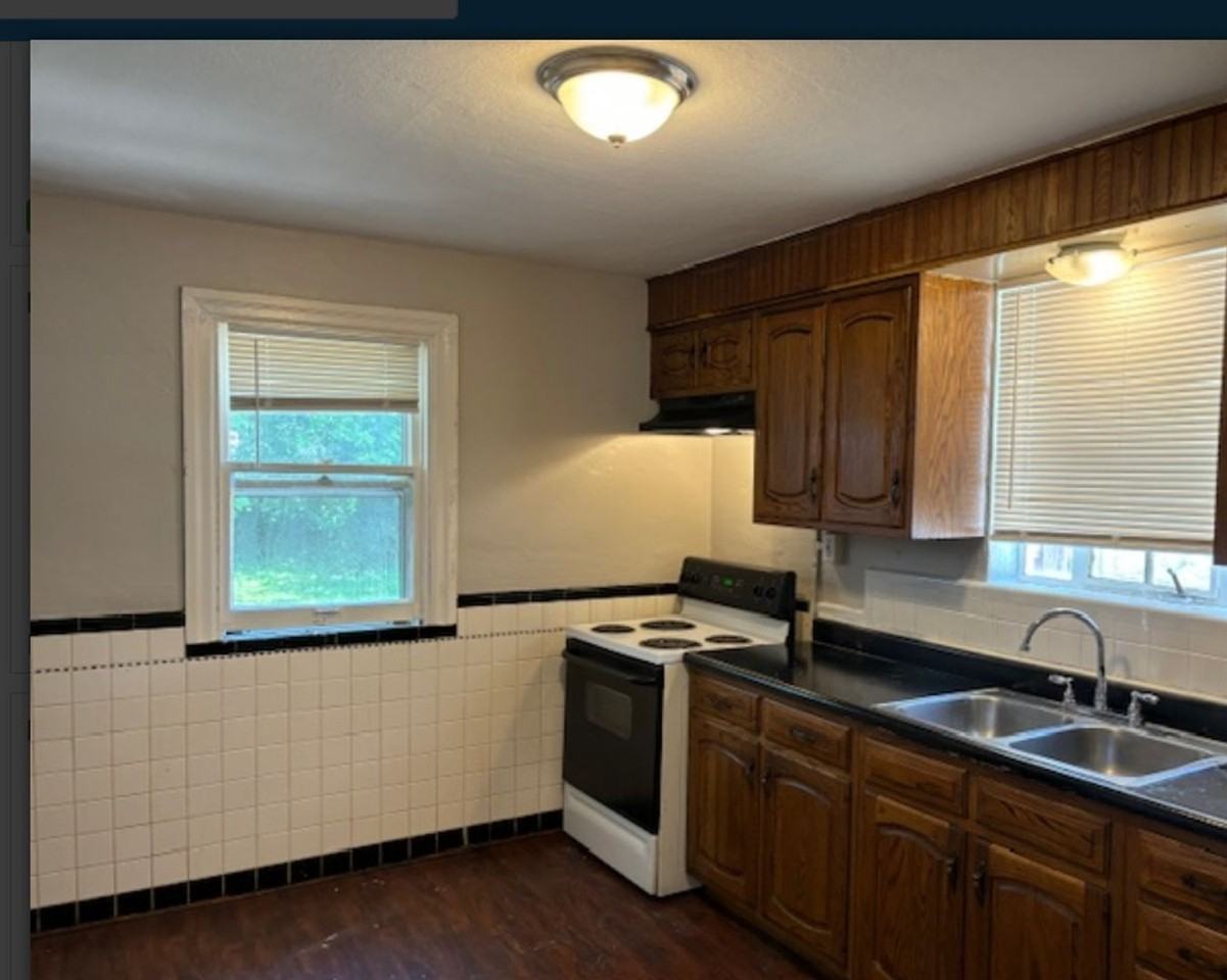 3009 Gary Dr - Photo 2 of 8