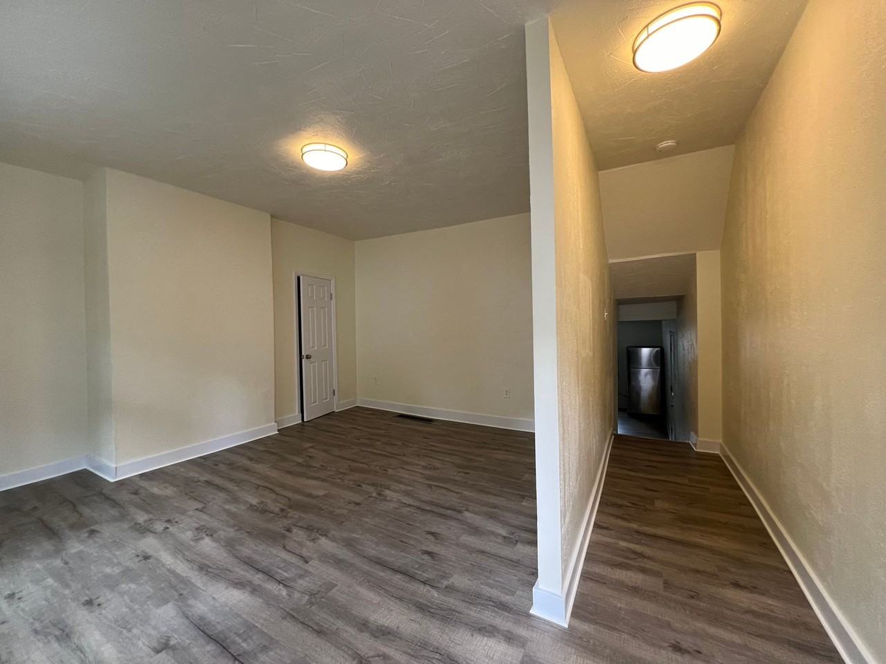 2711 Burham St - Photo 4 of 27