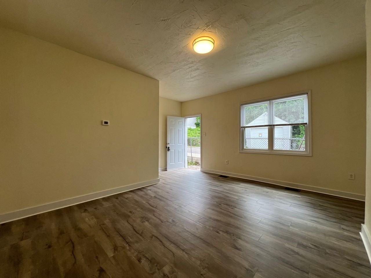2711 Burham St - Photo 6 of 27