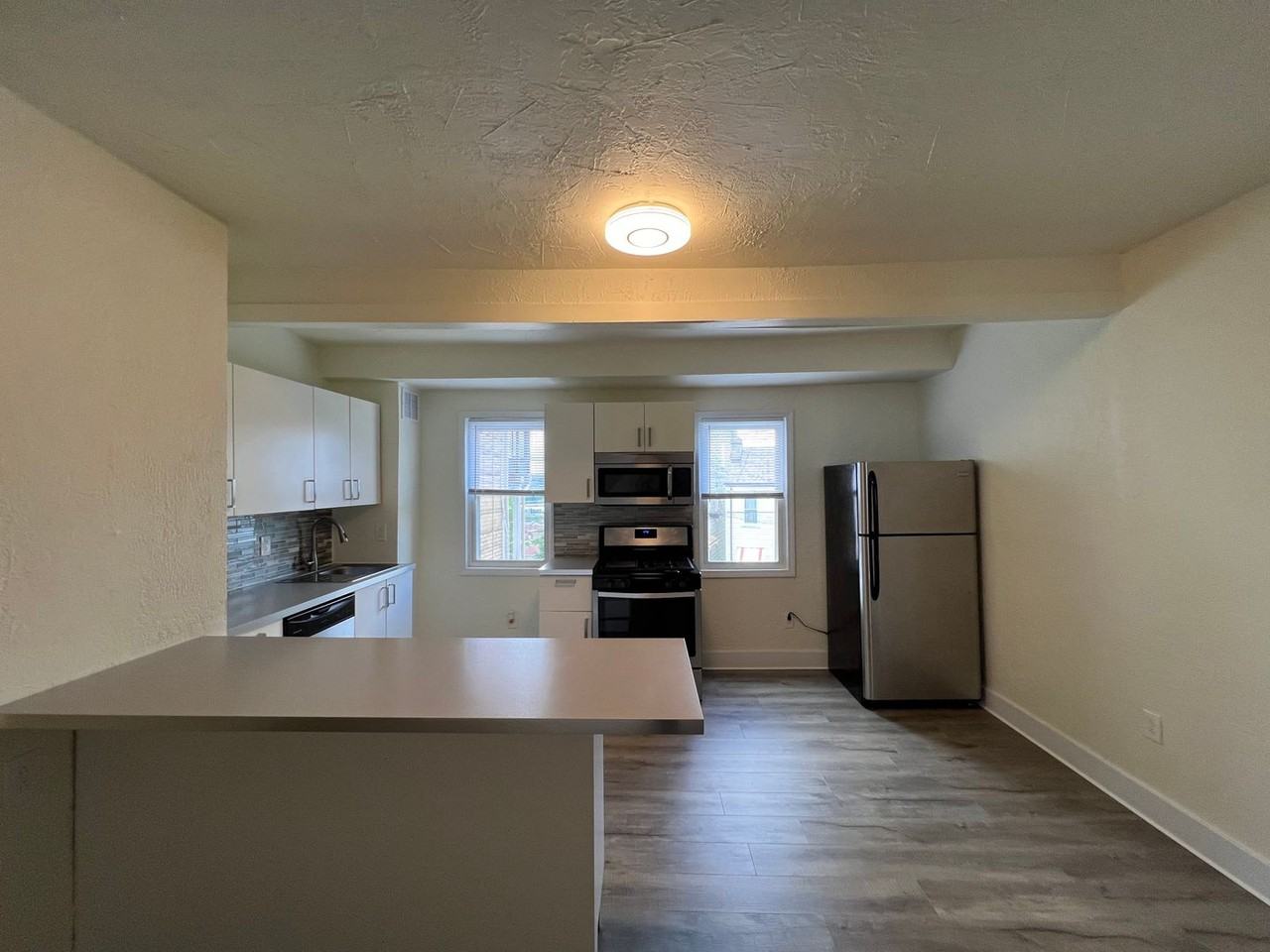 2711 Burham St - Photo 7 of 27