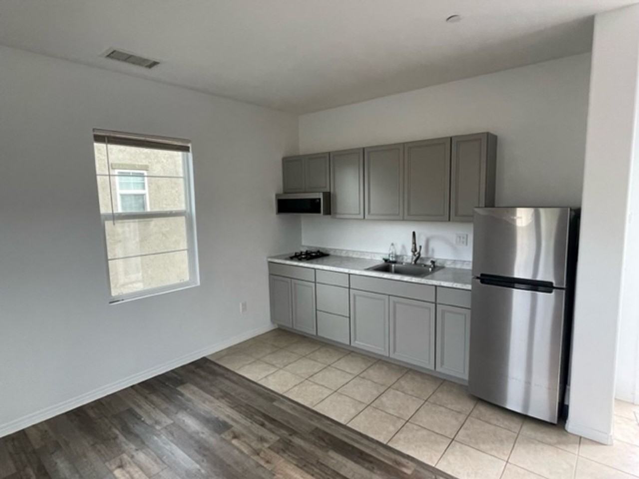 3043 Thames River Dr - Photo 3 of 7