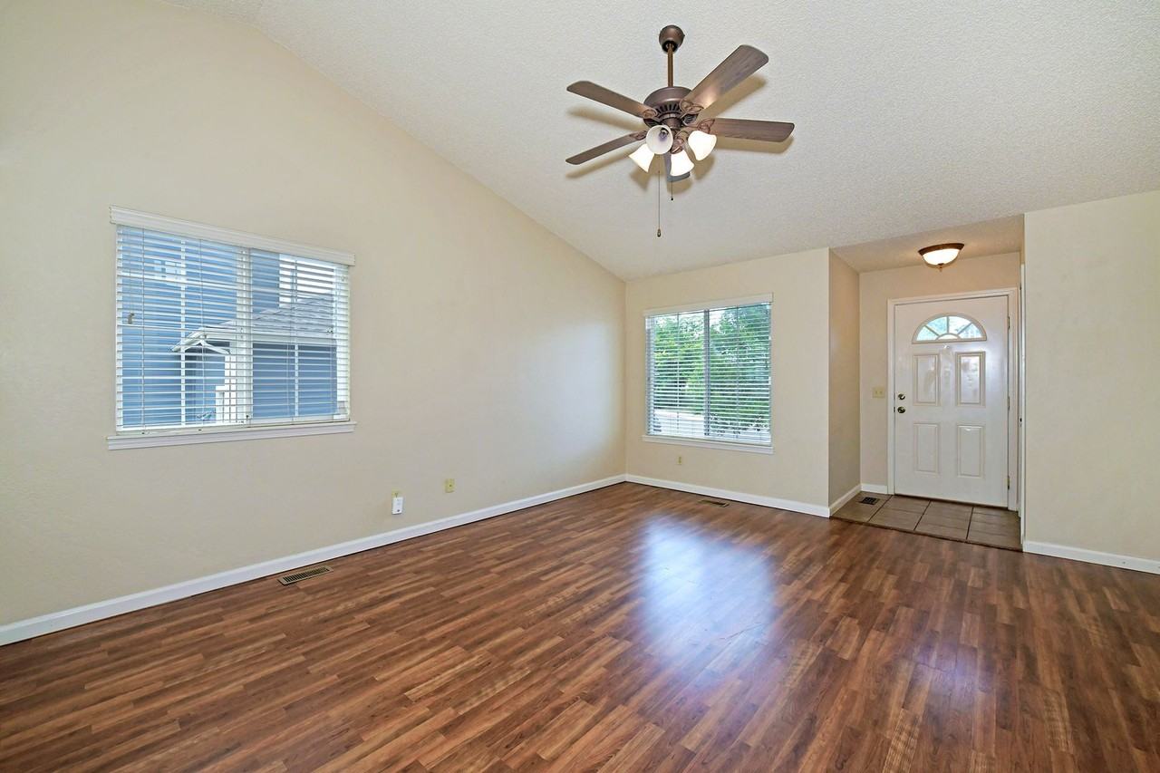 4475 Ramblewood Dr - Photo 4 of 19