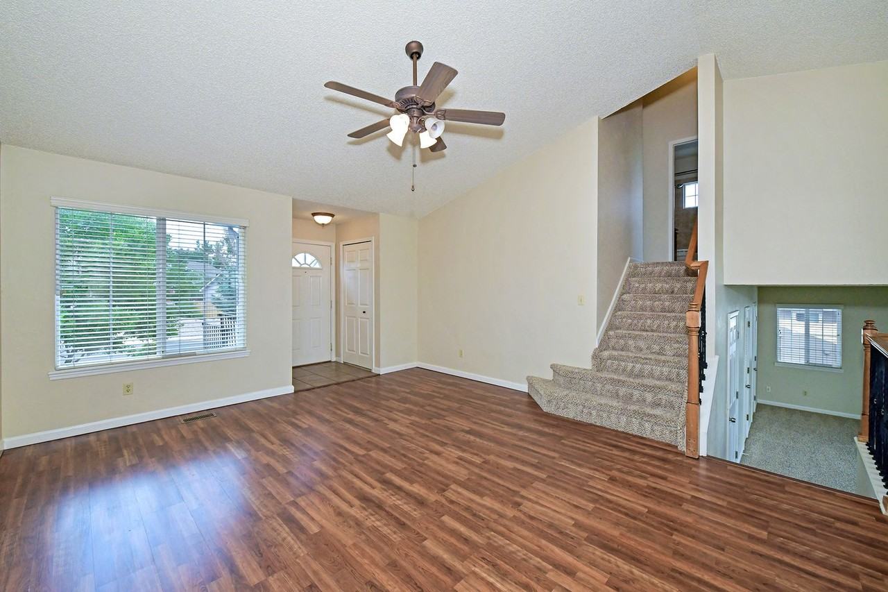 4475 Ramblewood Dr - Photo 3 of 19