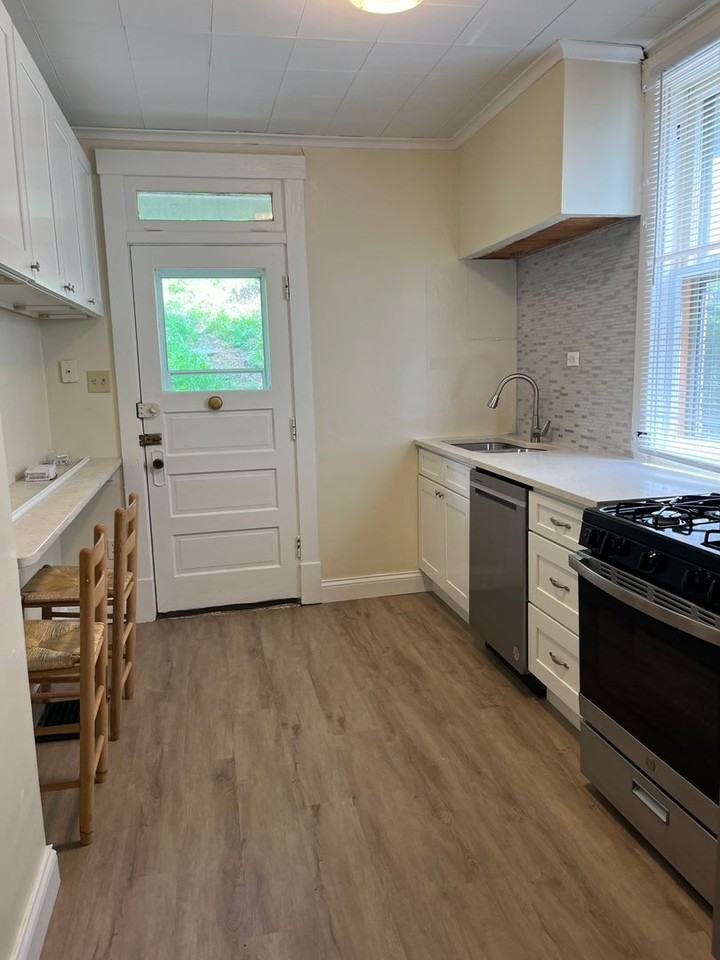 925 Baldwin St - Photo 3 of 10