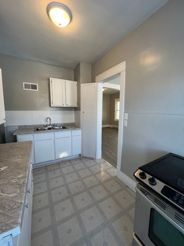 1517 10th St - Photo 2 of 8