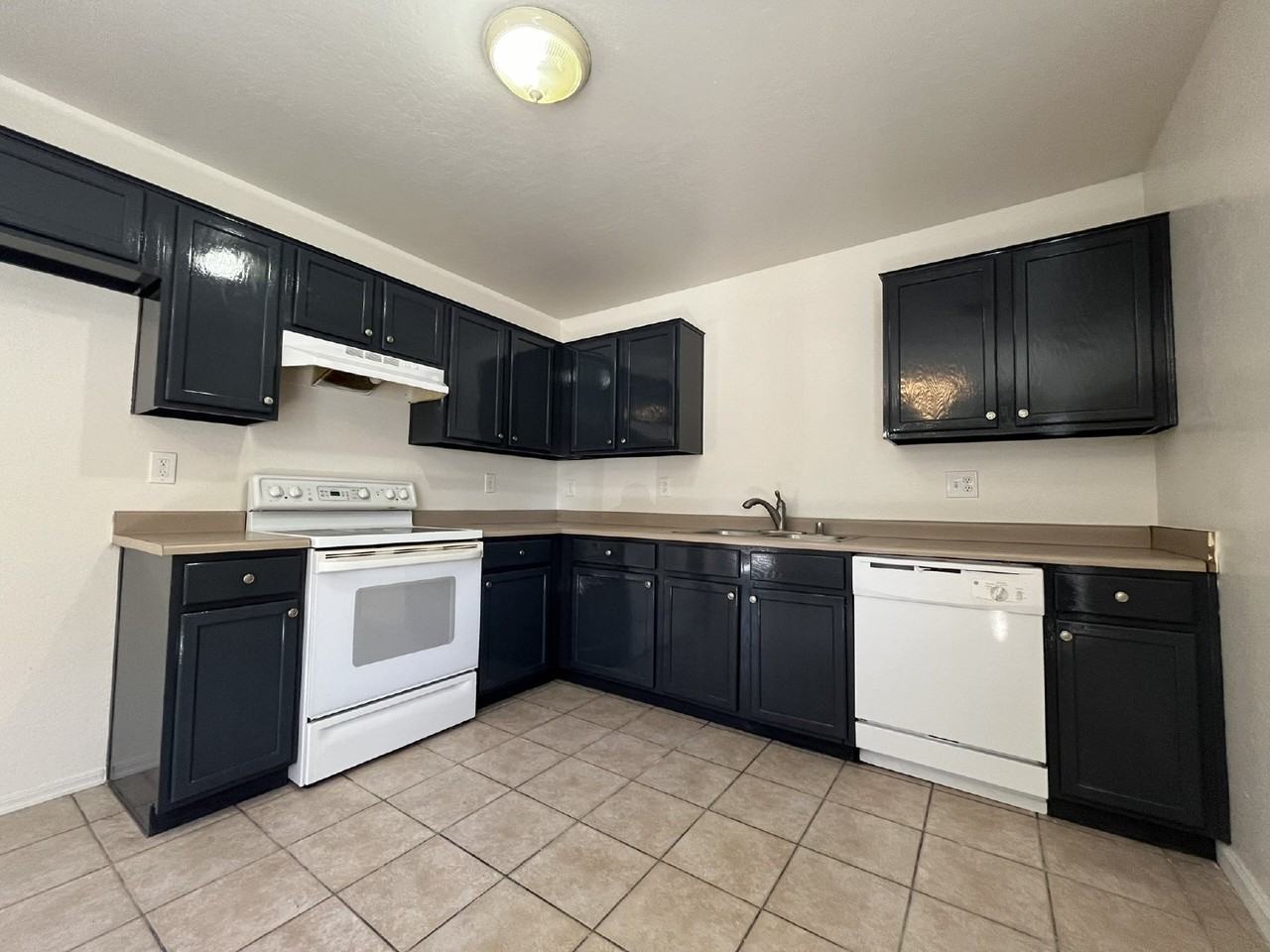 10014 N 7th Ave - Photo 3 of 14