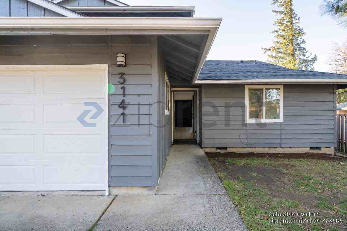 3141 Se Stott Cir - Photo 2 of 18