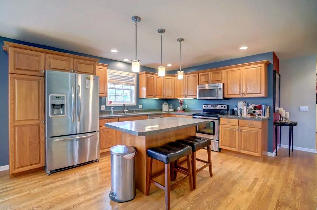 1365 Chadsworth Dr #NA - Photo 2 of 14